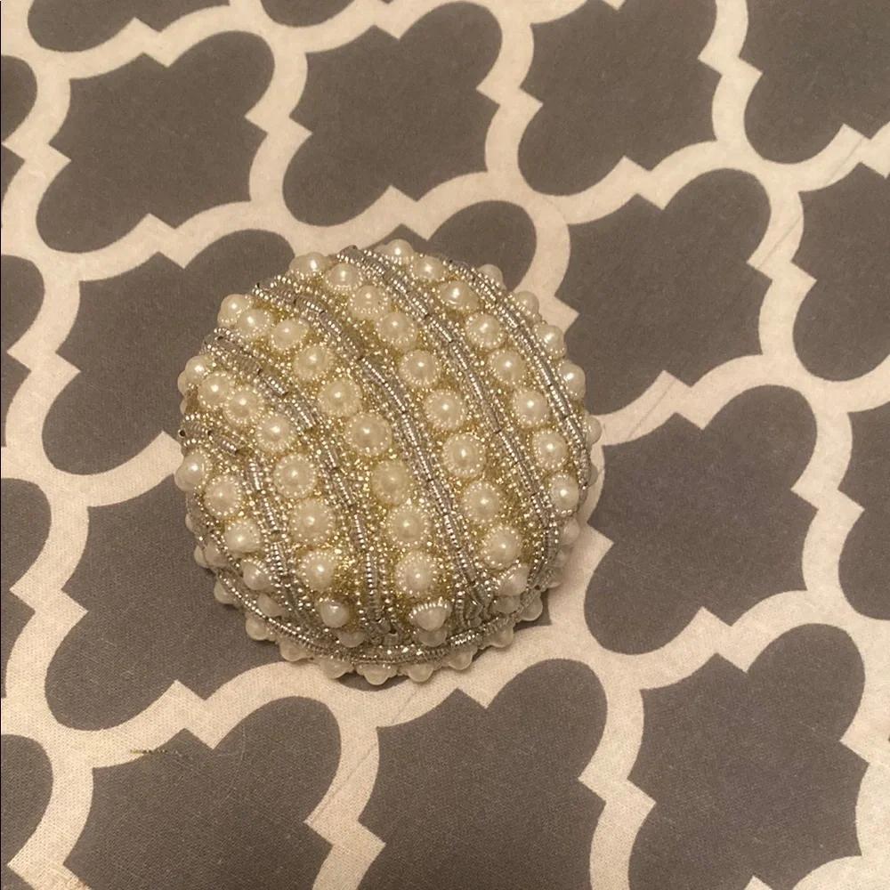 Elegant Pearl and silver jewelry box - Picture 2 of 5